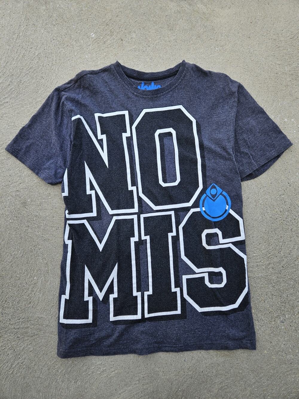 Nomis Design Shirt Y2K Mens L Charcoal Grey Spellout Snowboard Skate Graphic Tee